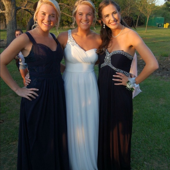 White prom dress - Picture 7 of 7